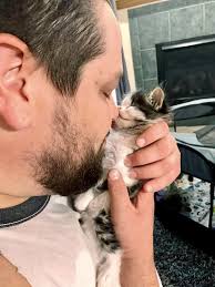 Family Makes Hospice Kitten's Short Life Special