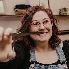 Lori Moran's Instagram, Twitter & Facebook