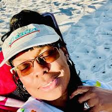 Renee Stone's Instagram, Twitter & Facebook