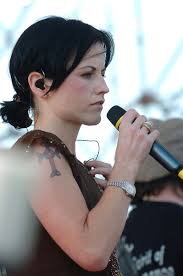 Baixar musica dolore zombe é um livro que provavelmente é bastante procurado no momento. File Dolores O Riordan Festivalbar Milan Italy May 29 2004 Jpg Wikimedia Commons