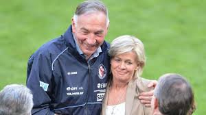Pia is also well known as, swedish former professional soccer play who is best recognized for having played the forward position for the swedish national team. Manner Bessere Frauen Trainer Schroder Fur Umdenken Fussball