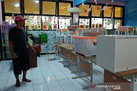 Data sekolah• nama sekolah : Mereka Yang Berjuang Menyambut Siswa Pascabanjir Antara News