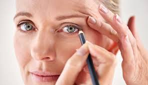 Allergens trigger a release of histamine in the body, which causes blood vessels to dilate and applying warm and cold compresses is a home remedy for tired eyes that is a quick fix. 9 Tips So You Don T Look So Tired And Feel Sleepy