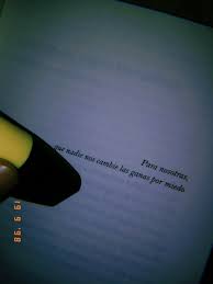 Elísabet benavent, también conocida como @betacoqueta, regresa con más fuerza que nunca para hablarnos de amor y de amistad a partes iguales, de melodías que fuimos, de momentos que seremos. Fuimos Canciones Elisabet Benavent Elisabet Benavent Frases Inspiradoras Elisabet