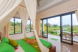 Selain bisa makan dan menikmati pemandangan, restoran ini punya banyak spot foto khas bali. 99 Contoh Desain Rumah Tengah Sawah Yang Bisa Anda Tiru