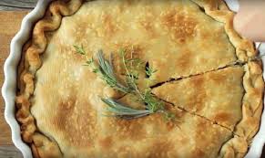 Recette Quebecoise Si Vous N Avez Jamais Goute Au Pate A La Viande Du Quebec L Occasion Vous En Est Donnee Avec Cette Recette F Cooking Recipes Cooking Food