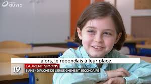 Laurent simons ne trouvera pas que des legos ou des bandes dessinées au pied du sapin cette année : A 8 Ans Ce Jeune Belge Vient De Decrocher Son Diplome D Etudes Secondaires