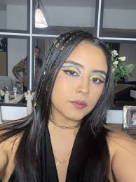 ✨ Cleopatra: La Reina, El Mito, El Maquillaje ✨, Un maquillaje ancestral  con un toque de azul lapislázuli y trazos gráficos definidos. Este look es  un estudio de la belleza clásica fusionada con la ...