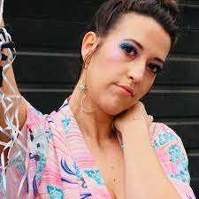 Interview Niki Tonik Talks About Music Her Guitar Colors And Feelings Guitar Girl Magazine