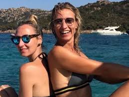 Photos Que Du Bonheur Alexandra Et Audrey Lamy Complices Maillots De Bain Bikini Jean Dujardin Et Photo Vacances