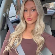 bailey🍸💋 (@baileyy.elliott)