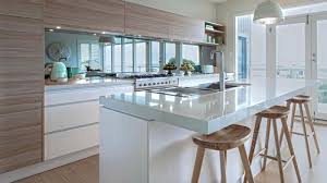 Après le renouvellement du sol de votre cuisine, du plan de travail et du mobilier, l'étape suivante est le remplacement du revêtement mural. 1001 Alternative Pour Un Revetement Mural De Cuisine Fantastique Deco Cuisine Moderne Credence Cuisine Amenagement Petite Cuisine