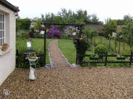 Idees Bordure En Pierres Clotures En Bois Fleurissement Arbres En Bordure De Grillage Bordure Pierre Palissade Bois Cloture Jardin