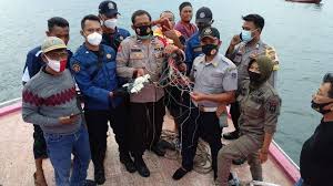 We have detected signals in two points, this could be the black box, the chief. Sriwijaya Air Boeing 737 Passenger Plane Feared To Have Crashed In Indonesia Bbc News