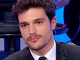 A rispondere è lui, che poi rivela come vanno le cose oggi con klaudia. Anticipazioni Trono Classico Andrea Zelletta E Gia Cotto Arriva Il Primo Bacio