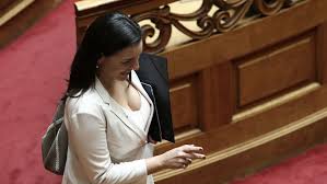 Olga Kefalogiannh H Monh Politikos Poy Den Ntrepetai Gia To Se3 Apil Ths Bovary