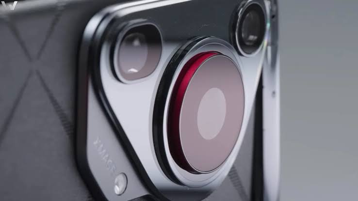 Check out the Huawei Pura 70 Ultra's retractable camera: Teardown