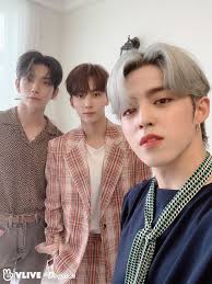 Jeonghan and scoups, university freshmen. Jeonghan Scoups Joshua Seventeen Scoups Seventeen Album Jeonghan And Scoups