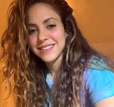 Bienvenida a tu casa Shakira, a tu Barranquilla del alma!❤️ Que gran  sorpresa recibirte, siempre nos llena de orgullo tenerte en la ciudad del  Carnaval 🌆🎉 ¡Felices fiestas en familia Shakira, que