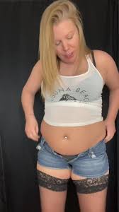 GJ tries on some clothes - ThisVid.com