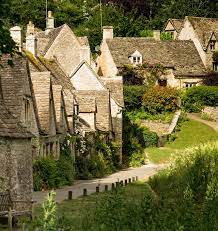 Find holiday cottages uk wide; 8 Beautiful Cottages In The Uk That Still Have August Availability