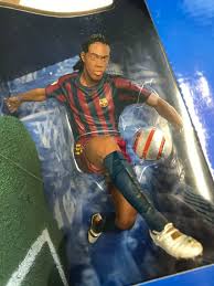 Bürgerlich ronaldo de assis moreira, in brasilien auch ronaldinho gaúcho) ist ein ehemaliger brasilianischer fußballspieler. Ft Champs Fussball Ronaldinho 10 Fc Barcelona Sammelfigur 30 Cm Neu Ovp Ebay