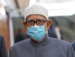 Or does muhammad khalil, son of hadi awang belong to a special group of muslims who are not only weak, but also fake, hence the tremendous the raja zarith sofiah message was obviously a slap in the face of a racist, extremist and more importantly, a weak muslim like muhammad khalil abdul hadi. Abdul Hadi Stabil Perlukan Rehat Muhammad Khalil