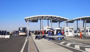 20 mai 202020 mai 2020 nadlac ii, protest, vama. Peste 20 De Autocare Cu Romani VeniÈi Din Vestul Europei Blocate In Vama NÄdlac 2 Update ExplicaÈia OficialÄ