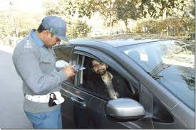 Wear Mask While Driving Or Pay Fine In 2020 Traffic Traffic Police Driving