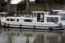 The pénichette 1020 fb is a very comfortable boat which can be sailed without a license. Penichette 1020 Fb Urlaub Auf Einem Hausboot