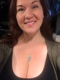 Elizabeth Reitz's Instagram, Twitter & Facebook