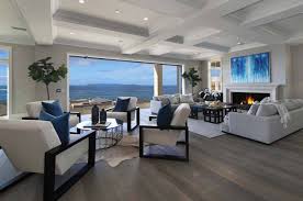 Pattern play in this relaxed modern living room. Southern California Beach House With A Fresh Take On Casual Decor