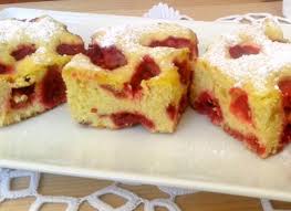 Din multitudinea de visine proaspete din curte nu puteam sa nu pregatesc si cea mai simpla prajitura cu iaurt si visine! Umqa8b2mxiykem