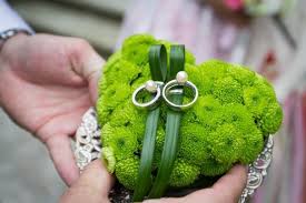 Natalie Harry Eine Trachtenhochzeit Auf Der Roseninsel Ringkissen Hochzeit Autoschmuck Hochzeit Blumenstrauss Hochzeit
