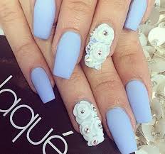 i love the three dimensional accent nail i could never do that nageldesign hellblaue nagel nagelkunst