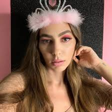 Happy kinda Valentine'sish.. (all the vibes) Throwback to my second viral  video ever in 2019. Lol 👰🏽‍♀️ (700k views). These are all me back in 2019  (Found these behind the scenes pics).