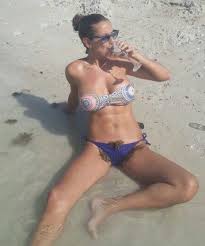 You Have Seaweed Caught In Your Bikini Kelp Bush On The Beach Hairy Wtf Best Funny Pictures Walmart Humor Fai Epic Fail Pictures Bikinis Epic Fails Funny