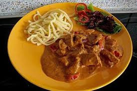 Schweinegeschnetzeltes Mit Paprika Tomatensosse Schweinegeschnetzeltes Geschnetzeltes Schweinegeschnetzeltes Rezept
