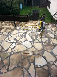 Le nettoyage de toiture avec de l'eau de javel est une mauvaise idée. Nettoyage Terrasse Noircie Communaute Leroy Merlin