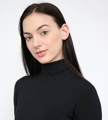 Leslie Mahan's Instagram, Twitter & Facebook