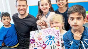 Neue Taschenkollektion Von Aldi Sud Manuel Neuer Kids Foundation