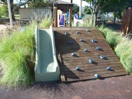 Gartengestaltung Am Hang Kinderrutsche Im Garten Garten Backyard Playground Playground Und Diy Playground