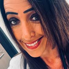 Real friends will lie and keep a straight face while they politely give you  compliments and say things like "nah bro, you're good".😆. knowing damn  good and well I was out there