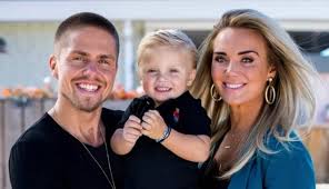 „ergens iets in mij zegt dat ik het al heb gehad. Zet Andre Hazes Nu Echt Ex Monique En Zoontje Dre Uit Villa Die Alleen Op Zijn Naam Staat
