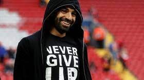 سجل محمد صلاح لاعب منتخبنا الوطني الهدف الثالث لليفربول في شباك نورويتش سيتي في الدقيقة 75 من لقاء الفريقين في الجولة الأولى من الدوري الإنجليزي الممتاز. Ù‚Ù…ÙŠØµ Ù…Ø­Ù…Ø¯ ØµÙ„Ø§Ø­ Ø§Ù„Ù…Ù„Ù‡Ù… Ù…Ø¹Ø±ÙˆØ¶ Ù„Ù„Ø¨ÙŠØ¹ Rt Arabic