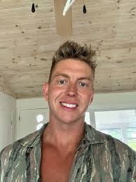 Ashley Cochrane's Instagram, Twitter & Facebook