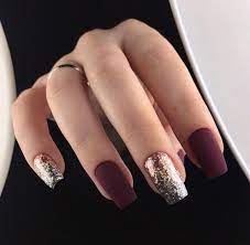 Pin on nails #stilettonails #gelnails #nails #grey #mat #silver #. Das Nageldesign Rot Glitzer Und Matt Effekt Der Neue Trendsetter Des Monats Der Liebe Lesen Sie Hier Die Derzeitigen Nageldesign Nagelideen Nagel Design Rot
