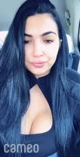 Billie Peyton's Instagram, Twitter & Facebook