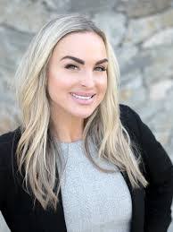 Victoria Helm's Instagram, Twitter & Facebook