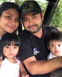 Rakyat jelata negeri johor yang mempunyai akaun twitter kini boleh berinteraksi secara terus dengan d.y.a.m tunku mahkota johor yang sememangnya sebelum yang menarik perhatian ramai di dunia twitter hari ini ialah ayat pertama tulisan d.y.a.m tunku mahkota johor ini yang di'tujukan khas buat. Video Anak Tmj Cuba Bercakap Di Telefon Buat Netizen Terhibur Berita Steady